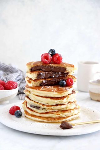 pancakes nutella fruits secs