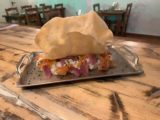 Ensaladilla de ahumados y papadums