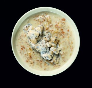 Каша из четырёх злаков с маком и бананом