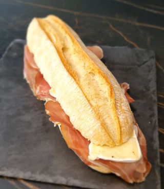 Ciabatta 120 g con speck e brie