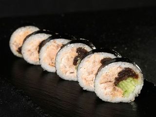 Futomaki Pieczony Łosoś