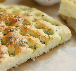 Focaccia, Aceite De Oliva, Orégano Y Alioli