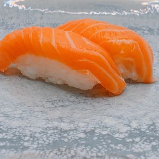 Nigiri de salmón