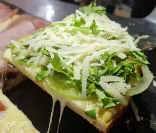 Pizza Primavera Y Rúcula (Porción)