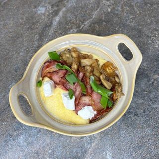 Банош з білими грибами, беконом  та фетою