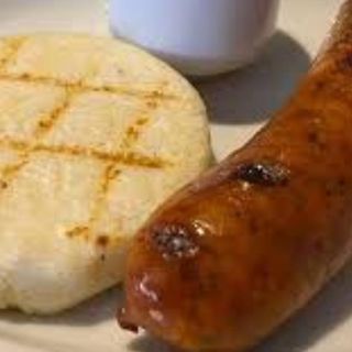 Chorizo, Chicharrón o Costichip Con Arepa