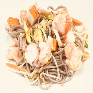 115 Spaghetti soba con frutti mare