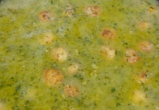 Albóndigas de pescado en salsa verde