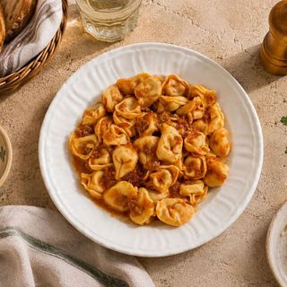 Tortellini al ragù bolognese