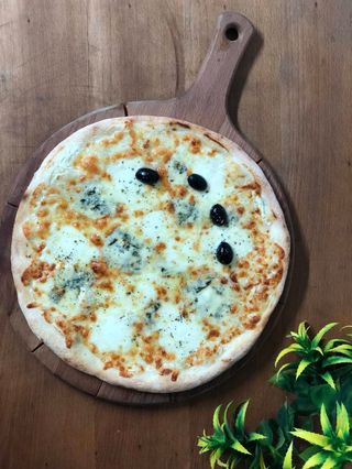 Quattro Formaggi pizza 32 cm