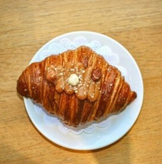 Круассан карамель-фундук