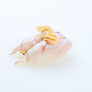 027. Nigiri suzuki scottato