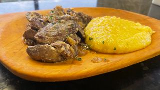 Ficatei prăjiți cu ceapa și mămăliguța