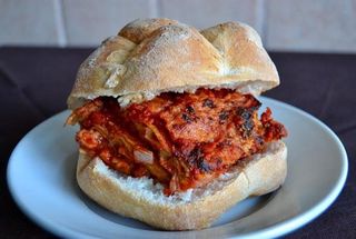 Panino con melanzane alla parmigiana