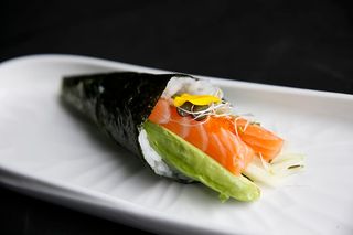 76 Temaki Salmón