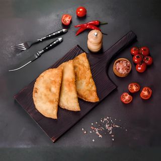 Чебурек з м'ясом