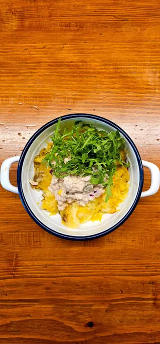 Kremasta tuna + coleslaw salata + piće po izboru