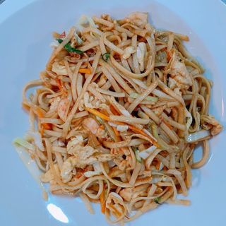 38c. Tallarines Fritos de la Casa ( Pollo, Terneras, Gambas)