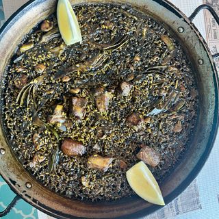 Paella Bruta De Sepia con costillas y berenjena ( 2 raciones )