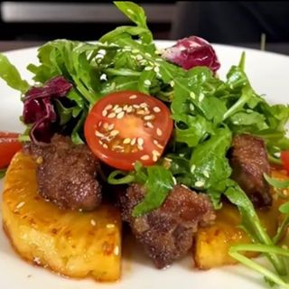 Салат теплий з ніжною курячою печінкою