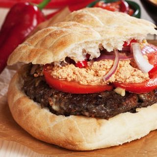 Бургер с нишка люта плескавица (600г)