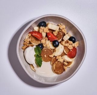 Мини-панкейки с ягодами