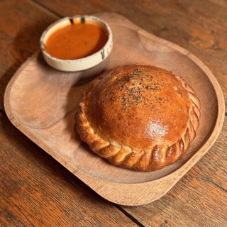 Plăcintă cu brânză de burduf și roșii