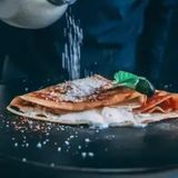 Палачони с пресни плодове, бита сметана и 100% кленов сироп (260гр.)