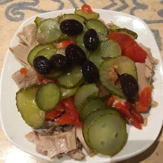 Bonito Con Olivas Con Pepinillo Y Pimiento (Ración)