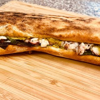 Panino con Polpo e Guacamole 