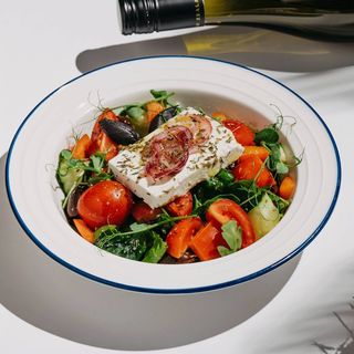 Салат грецький з каламатами (270г)