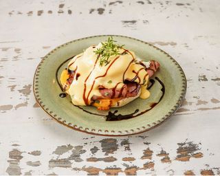 Ovos Benedict Bacon