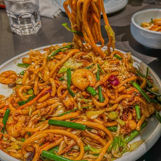 24.Noodles Sata con poll o manzo