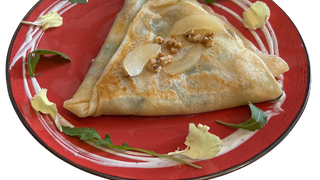 Naleśnik z  Gruszką i kozim serem