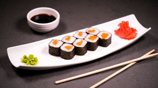 Ролл с лососем