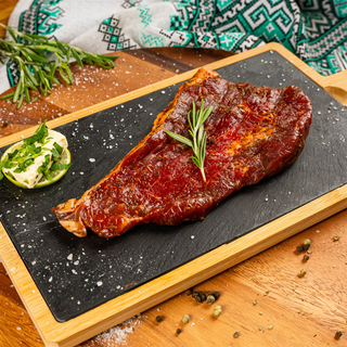 Pastrama picanta de vita black angus la gratar de la Carmangeria Ozana