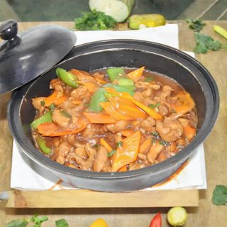 Delicious Chicken In Pot