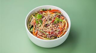 Салат з холодною рисовою локшиною