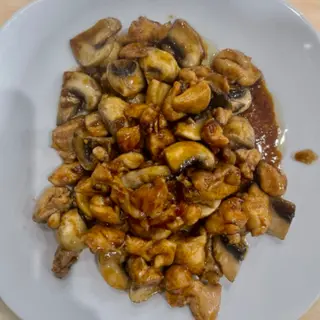POLLO CON CHAMPIÑONES蘑菇鸡