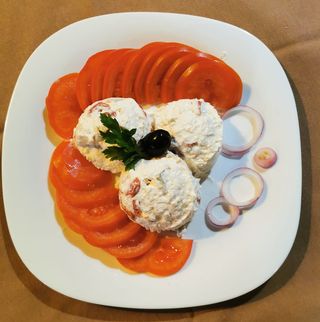 Домати с катък (400г)