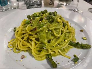 Tagliolini crema di asparagi e pistacchi