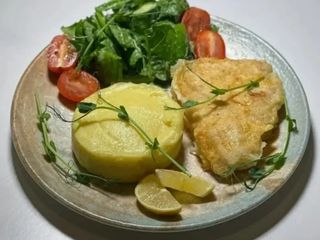 Філе білої риби з пюрешкою