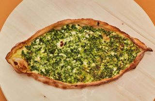 Pide sa špinatom i sirom