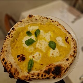Margherita al datterino giallo con mozzarella di bufala