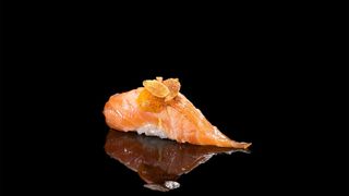 147 Sake flambe nigiri - 2 pezzi