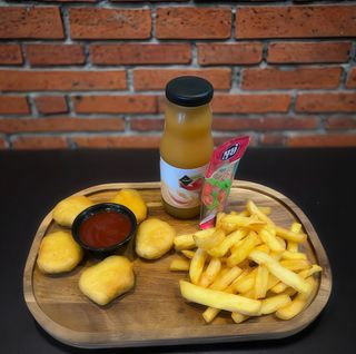Menu INF Nuggets (5 Uds) + Cono De Papas + Bebida + Regalo