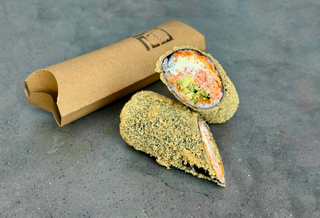 Суширіто з обсмаженим лососоем в панко 390г