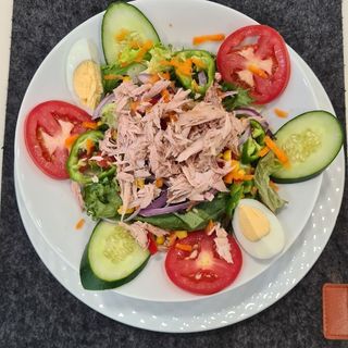 Ensalada De La Casa Con Atún