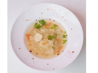 Бульйон з куркою та локшиною власного приготування