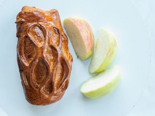 Булочка з яблуком